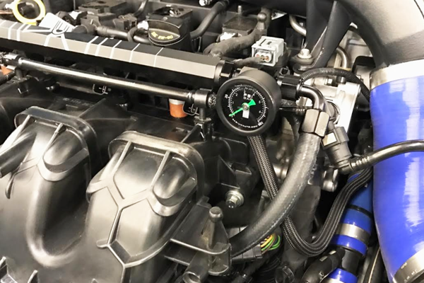 Radium Port Injection FST Install Kit w/Black DMR - Ford Focus EcoBoost LW/LZ 13-18